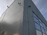 Резиновая краска «Farbe Gummi» на сендвич панелях при обновлении фасада автосалона, фото 2