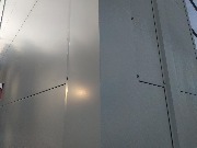 Резиновая краска «Farbe Gummi» на сендвич панелях при обновлении фасада автосалона, фото 1